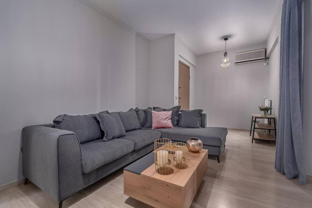 Peaceful 2 Bedroom In Glyfada Center Атина Екстериор снимка