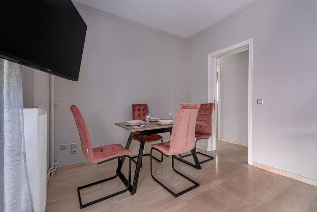 Peaceful 2 Bedroom In Glyfada Center Атина Екстериор снимка