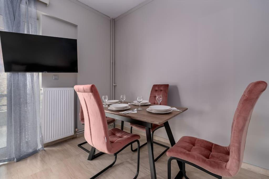 Peaceful 2 Bedroom In Glyfada Center Атина Екстериор снимка