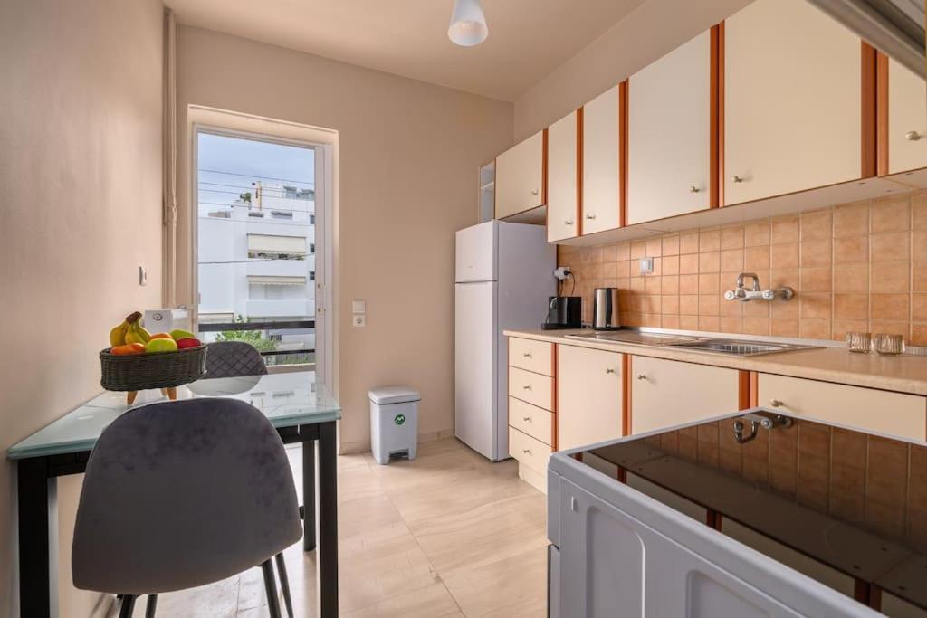 Peaceful 2 Bedroom In Glyfada Center Атина Екстериор снимка