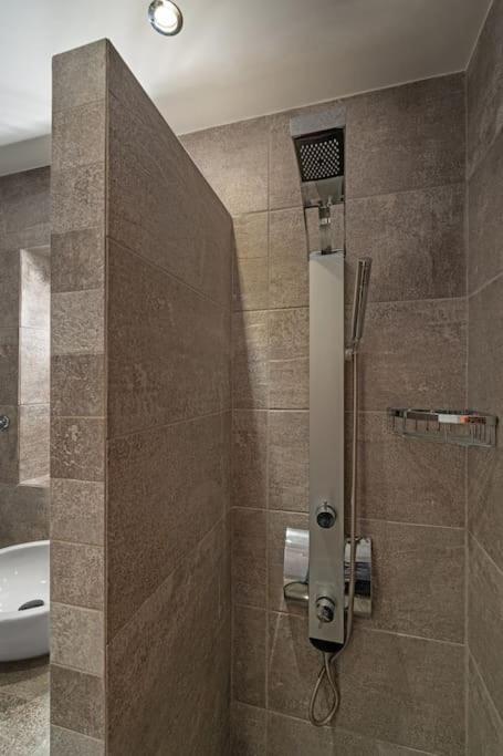 Peaceful 2 Bedroom In Glyfada Center Атина Екстериор снимка