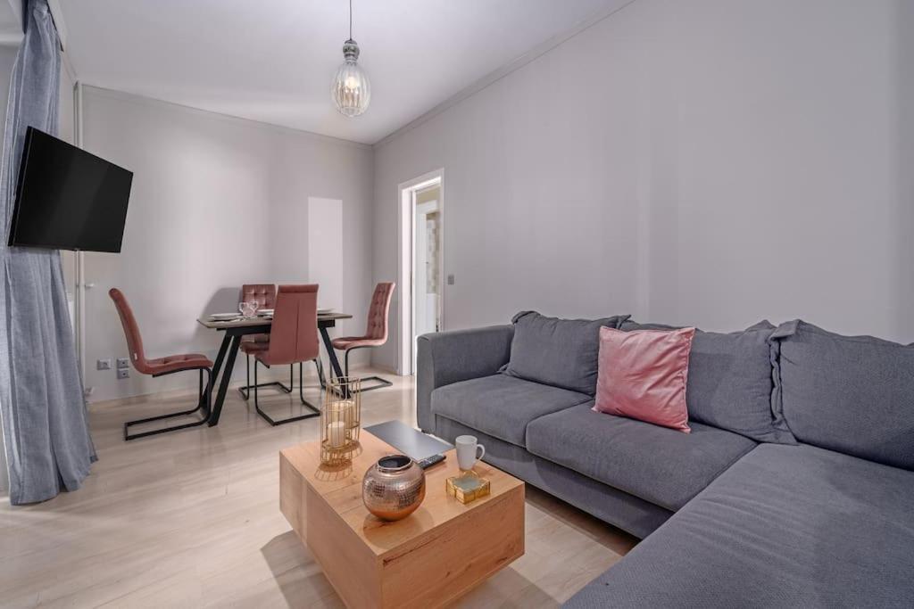 Peaceful 2 Bedroom In Glyfada Center Атина Екстериор снимка